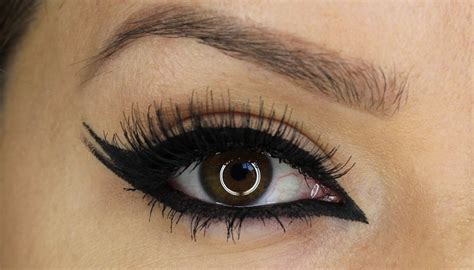 Black Magic Eye Liner: The Ultimate Makeup Tool for Smaller Eyes